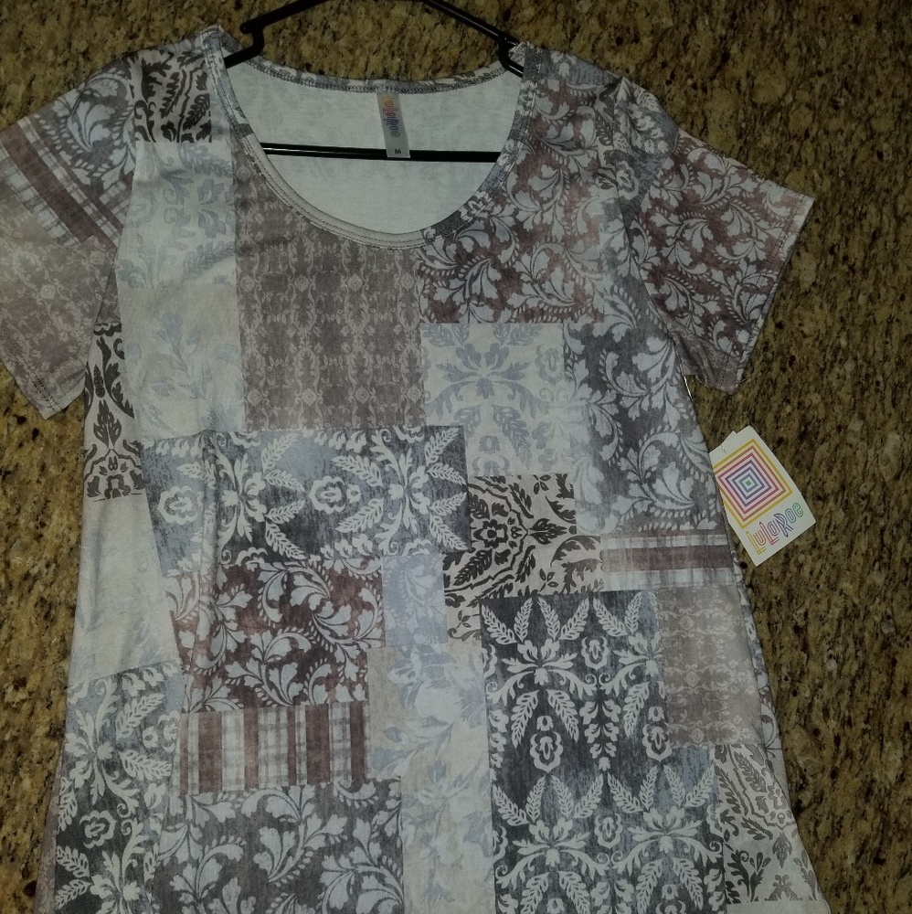 Lularoe classic tee